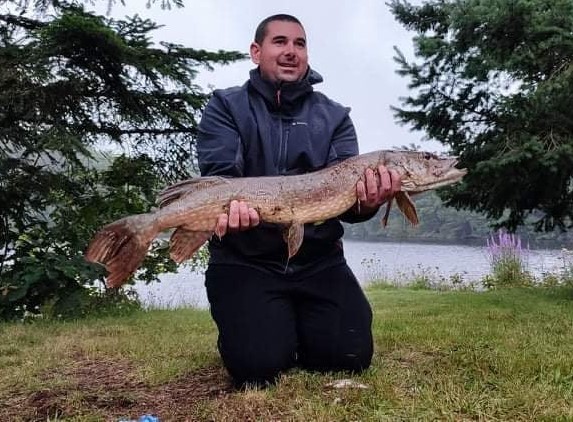 Juillet 2021, Fab et un brochet de 97 cm